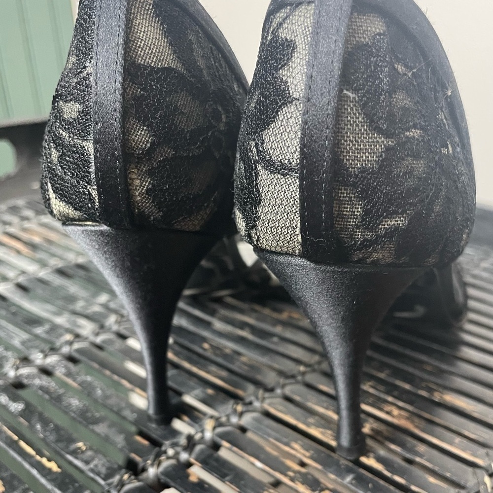 Stuart Weitzman, Black lace heel - Picture 9 of 9